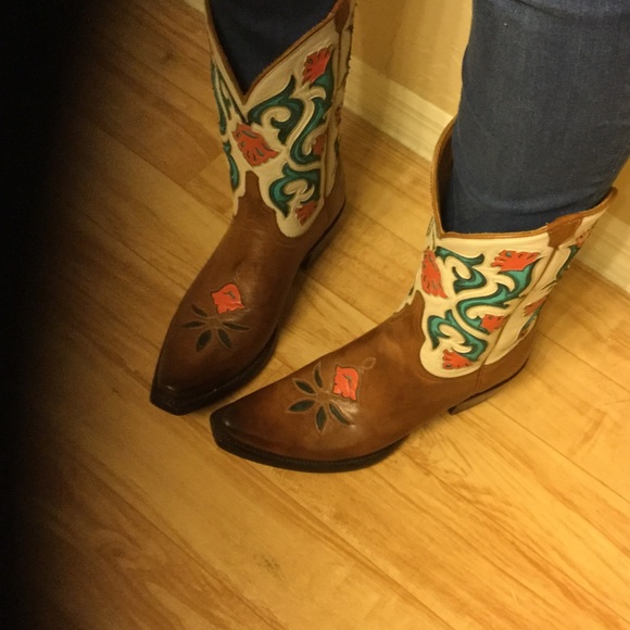 Lucchesse Shoes - detailed flower unique western cowgirl boots