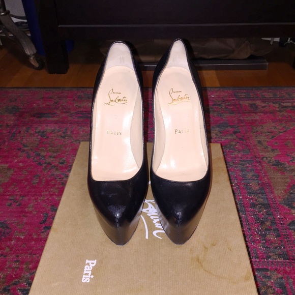 SOLD! Christian louboutin daffodile 8.5 black - Picture 2 of 4