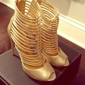 🐡gold caged peep toe 5" heel🐡