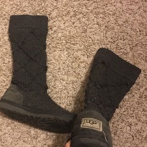 GRAY KNIT UGGS