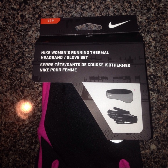 NWT NIKE WOMEN'S THERMAL WEAR🎀