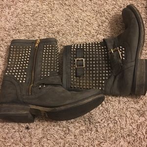 STEVE MADDEN STUDDED BOOTS