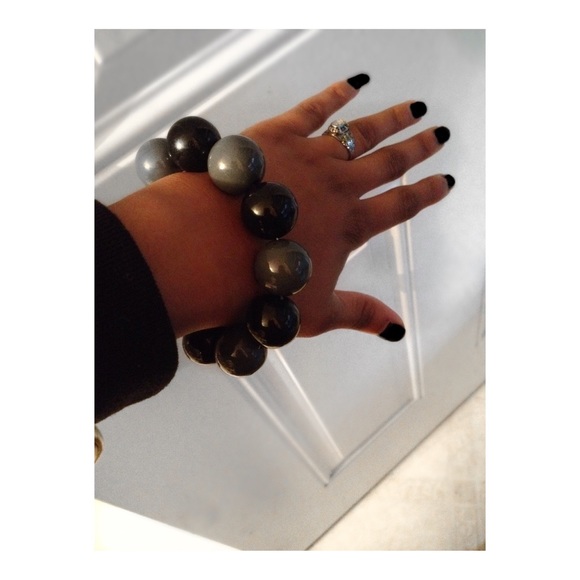 Black and Grey stretchy Bracelet 🐨