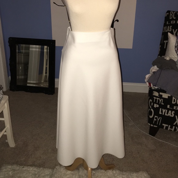 Cute flowy white skirt