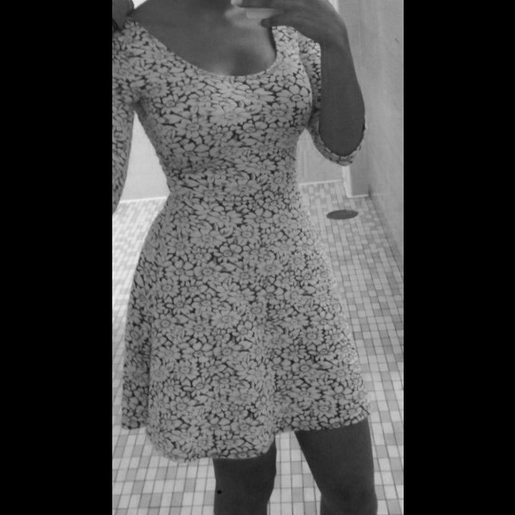 Hollister black and white flower cotton dress