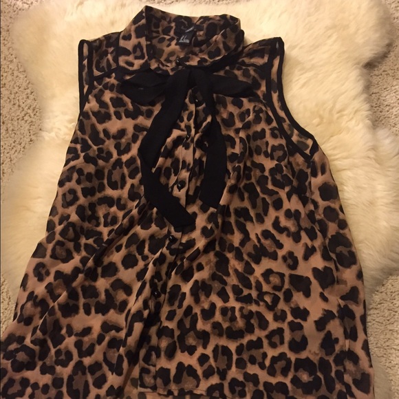 Cute Leopard print sleeveless top