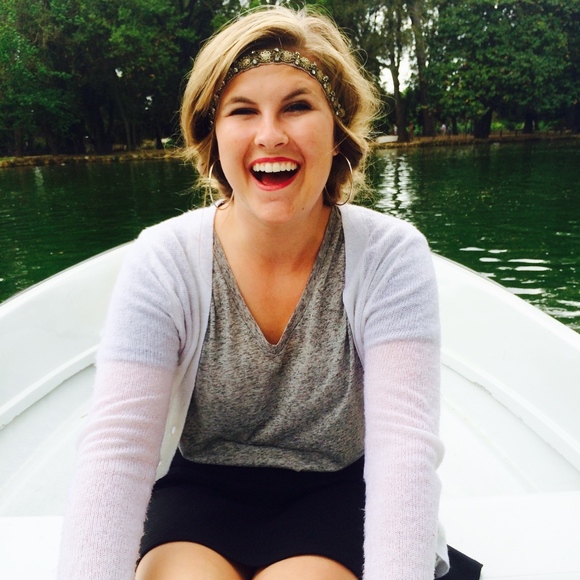 Meet your Posher, Laura - Picture 3 of 8