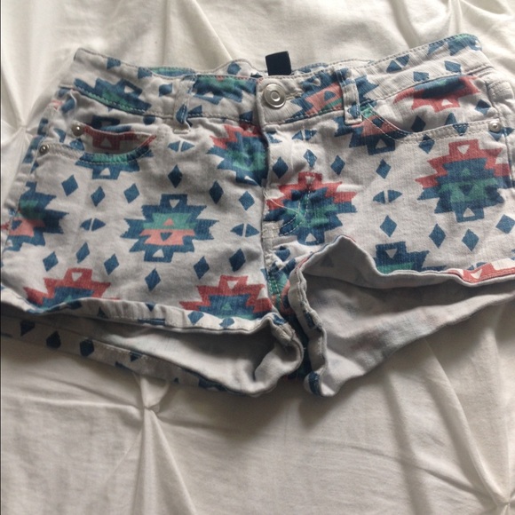 Patterned/tribal print shorts! 🔥🔥