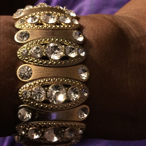 Dillards Jewelry - Nice Vintage Inspired Costume Jewelry Bracelet