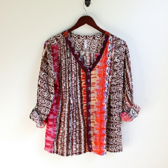 Patterned V-Neck Button-down - Picture 1 of 6