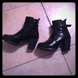 ankle black boots with buckle