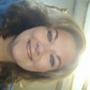 Meet your Posher, Dena