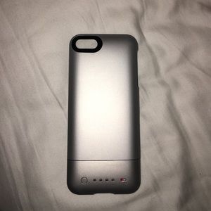 Sleek silver I phone 4 mophie charging case