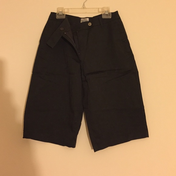 ⭐️CHICOS CUTE BERMUDA TYPE SHORTS⭐️