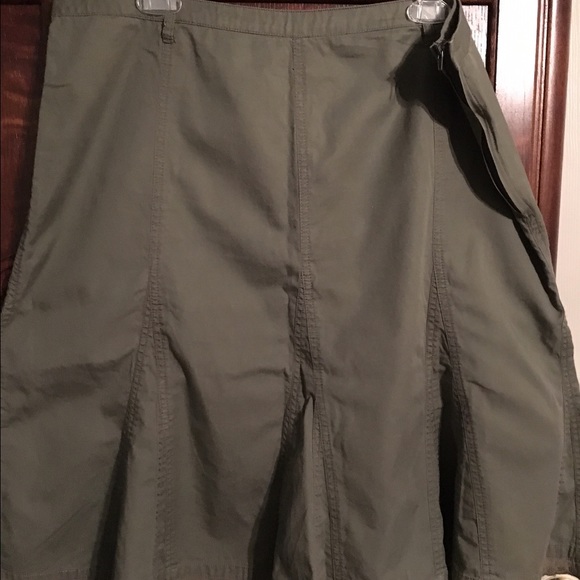 🌺🌺PRICE REDUCTION🌺🌺 Olive green skirt.
