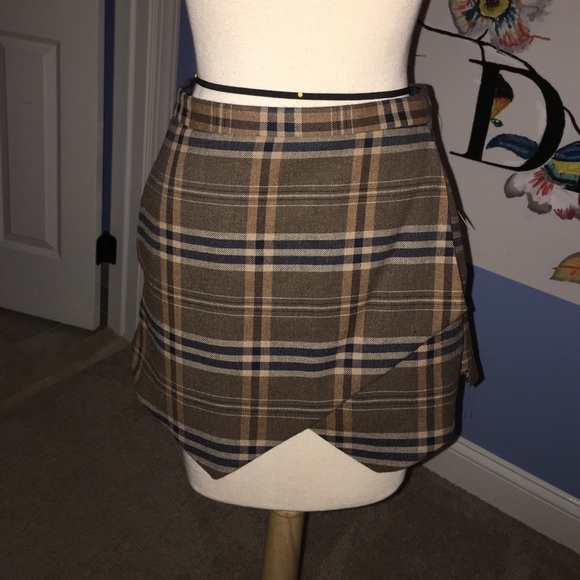 Super cute plaid Zara skirt!
