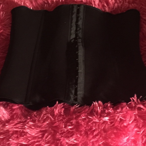 Waist trainer😃😃😃😊.