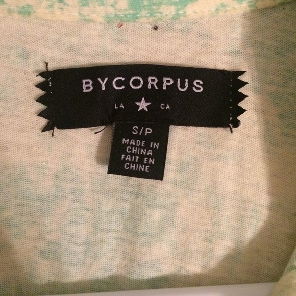 Button/tied collared tank top - Picture 2 of 3