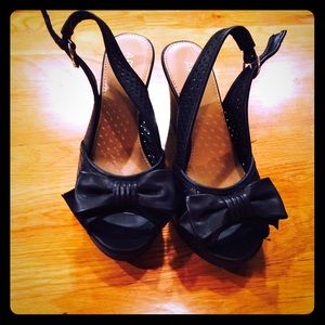 Black wedge heel shoes