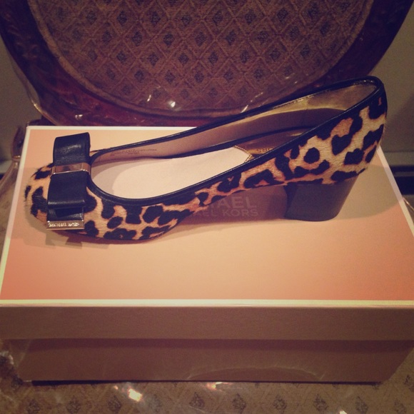 Michael Kors Shoes - NEW MICHAEL KORS LEOPARD PRINTED HEELS WITH BOW