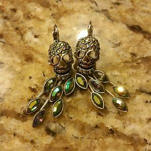 Skull earrings! Uber Cute!