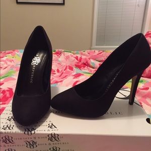 Rock & Republic Black Suede Pumps. Size 7