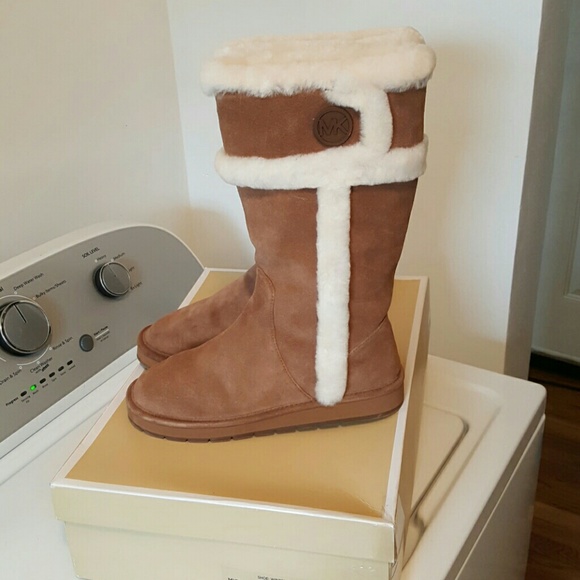 Authentic Michael Kors Winter Boots Size 9