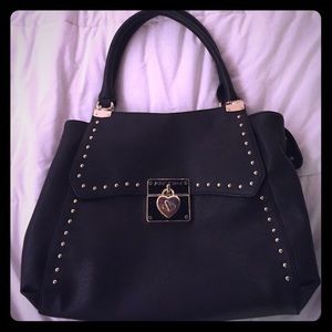 Betsy Fabulous Shoulder bag😍💕