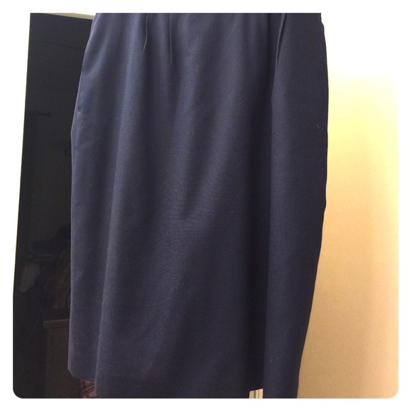 long blue skirt with pockets. size 16w.