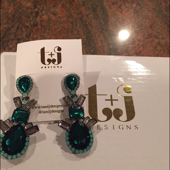 Modern Deco Emerald Earrings - Picture 3 of 3