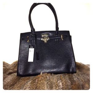 HOLD BCBG Paris Black Chic Purse NWT