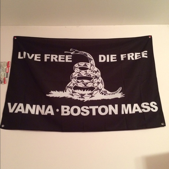VANNA flag "live free die free"