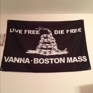 VANNA flag "live free die free"