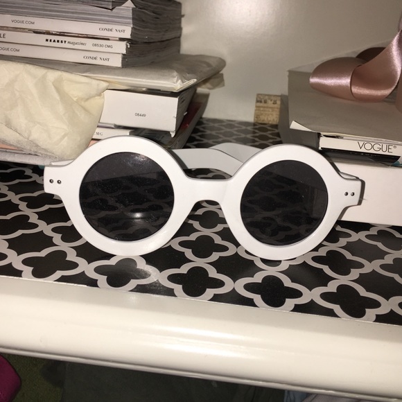 Super cool round white sunnies