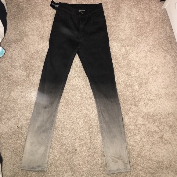 Super cute high waist ombré jeans!