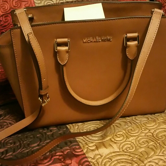 SOLD...Authentic large Michael Kors Selma - Picture 3 of 3