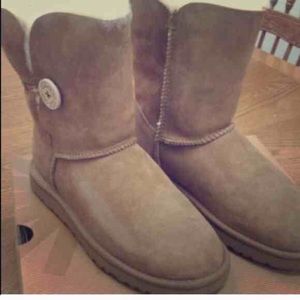 Bailey button UGG boots size 8
