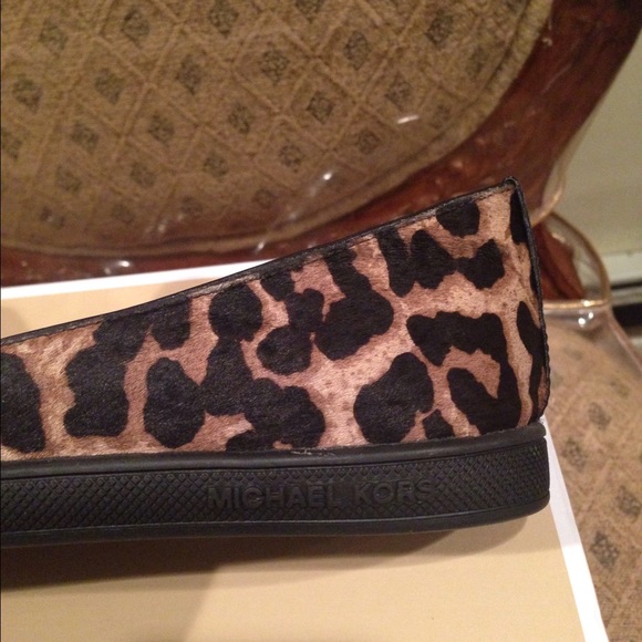 NEW MICHAEL KORS FLATS - Picture 3 of 4