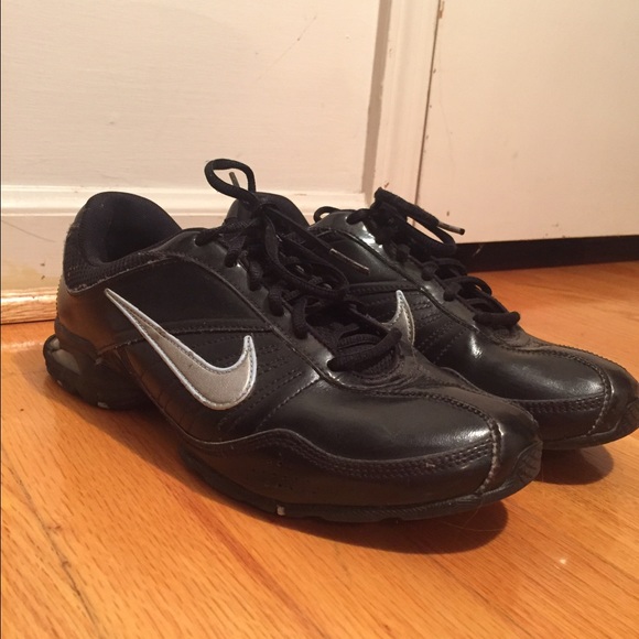 Black women's Nike training shoes