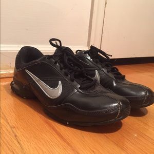 Black women's Nike training shoes