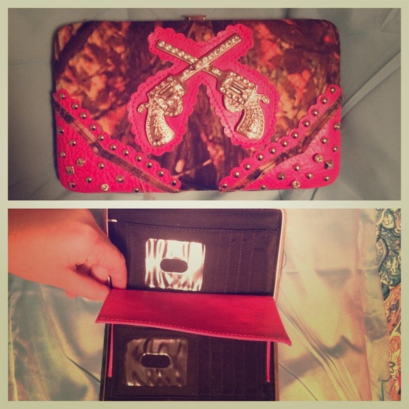 Almost New Wallet! Camo and Guns and Pink!