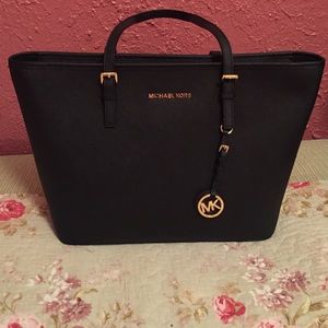 MICHAEL KORS-JET SET TRAVEL TOP-ZIP TOTE