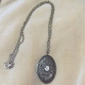 🎉SALE🎉 Gold long chain necklace with locket