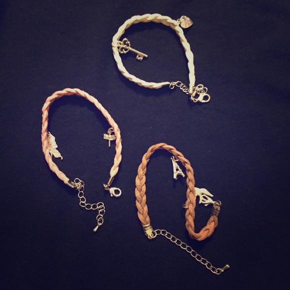 🔴 3  Charm Bracelets - Picture 1 of 4