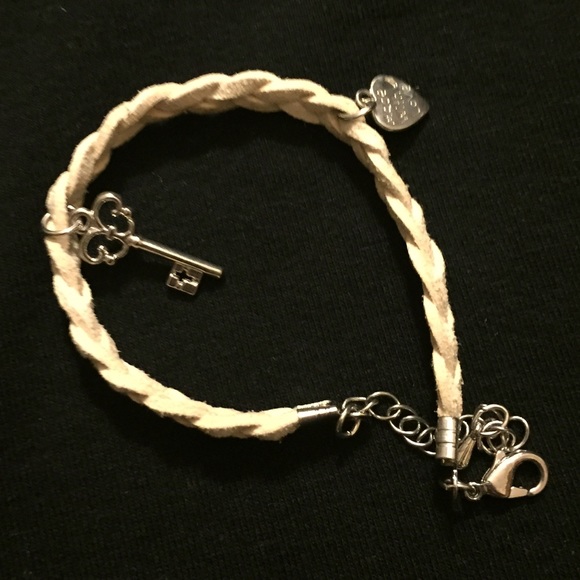 🔴 3  Charm Bracelets - Picture 2 of 4