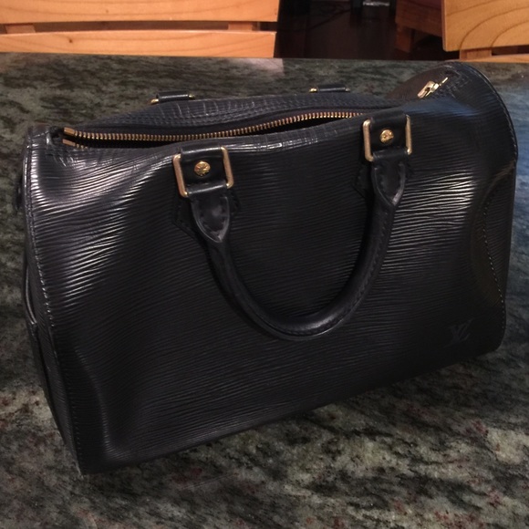 Authentic  Vuitton epi speedy handbag 25 - used