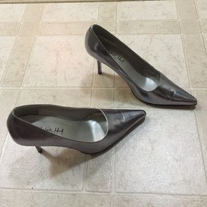 Silver pumps