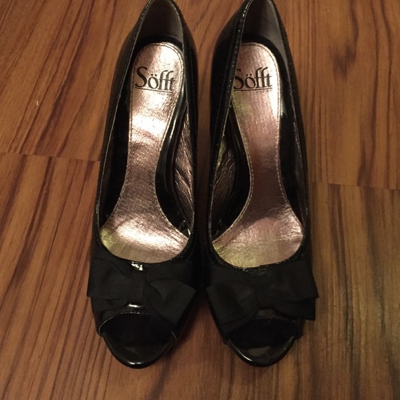 Black small heels - Picture 1 of 4