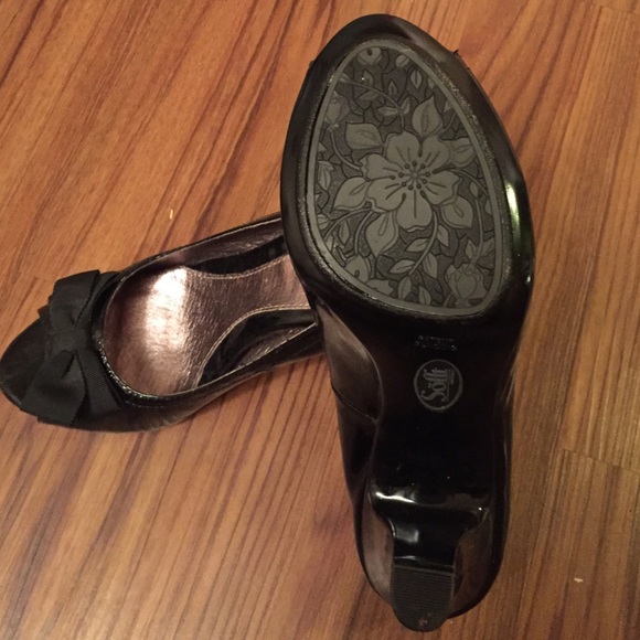 Black small heels - Picture 3 of 4