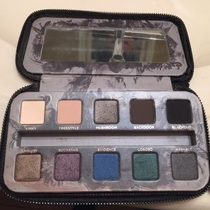 Urban Decay smoked palette. Never been used.